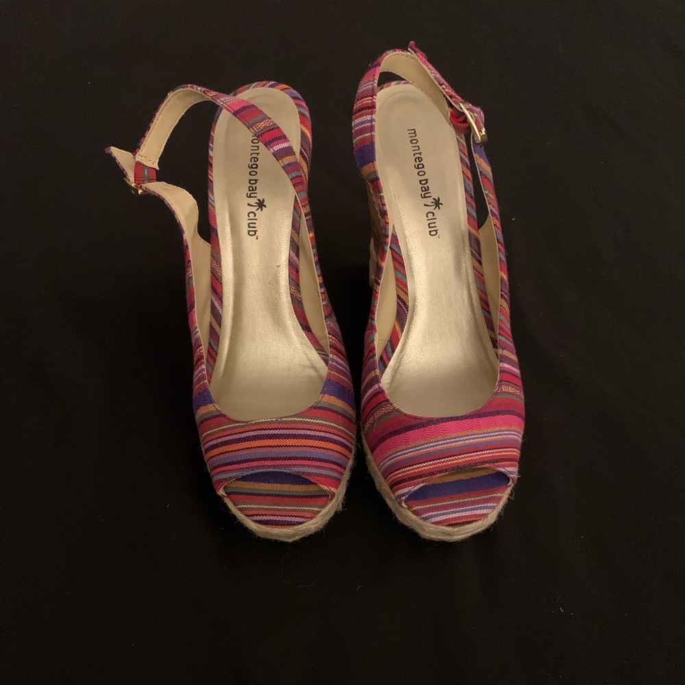Multi color 5 inch wedge heel sandle, size 9 1/2. Cute in excellent condition.